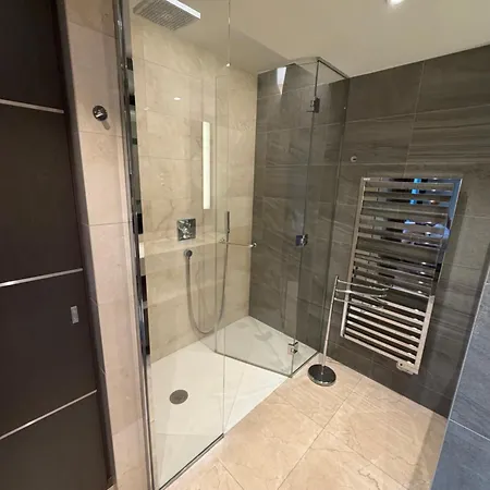 Luxury 2 Bedroom Lägenhet